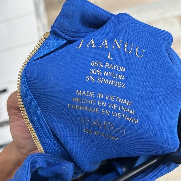 Jaanuu Mock Neck Scrub Top Size L - Picture 4 of 4